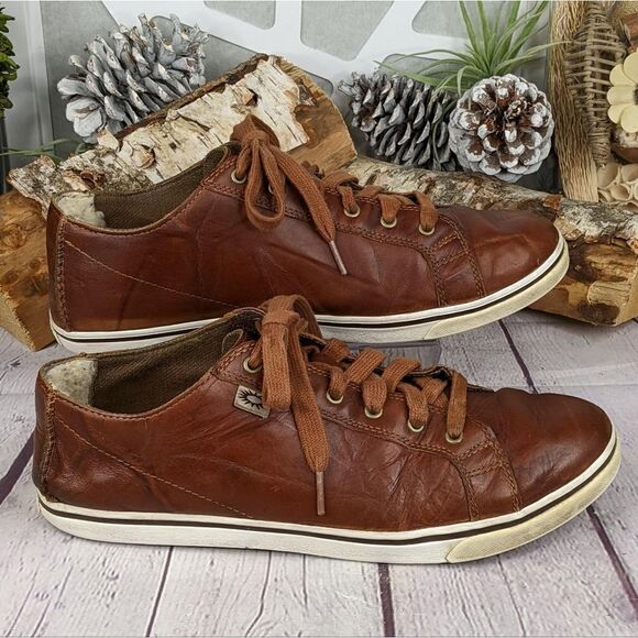 Ugg Vanowen Leather Sneakers - Picture 3 of 9